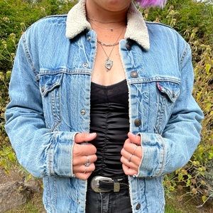 ❌SOLD❌ Levi’s Denim Sherpa Trucker Jacket